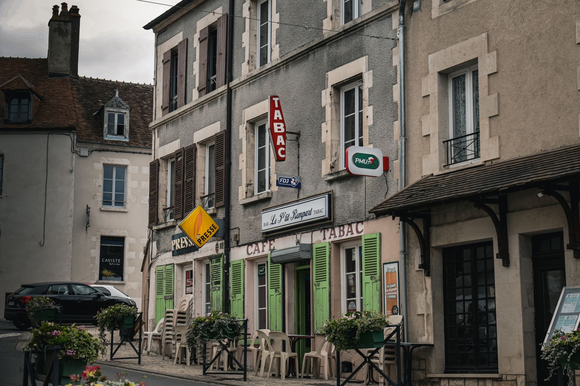 Estillac centre village